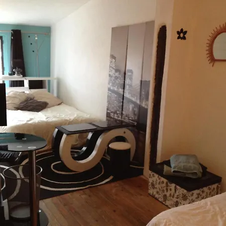 Le 32 Rue D Onzac Bed & Breakfast *