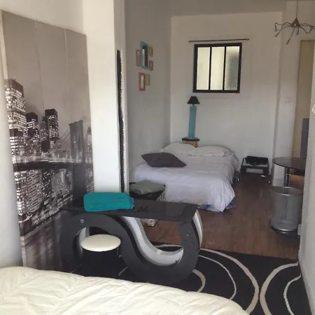Le 32 Rue D Onzac Bed & Breakfast *